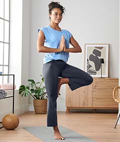Yoga Bekleidung: Wie gut sind die neuen Tchibo-Produkte? - FIT FOR FUN