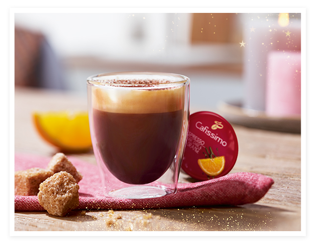 Ein zubereiteter Turkish Orange Coffee im Espresso Glas